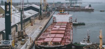 Prie „Begos“ krantinių – rekrodinis laivas 